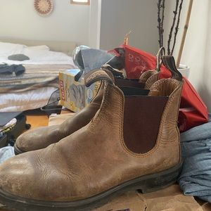 Pre loved blundstones
